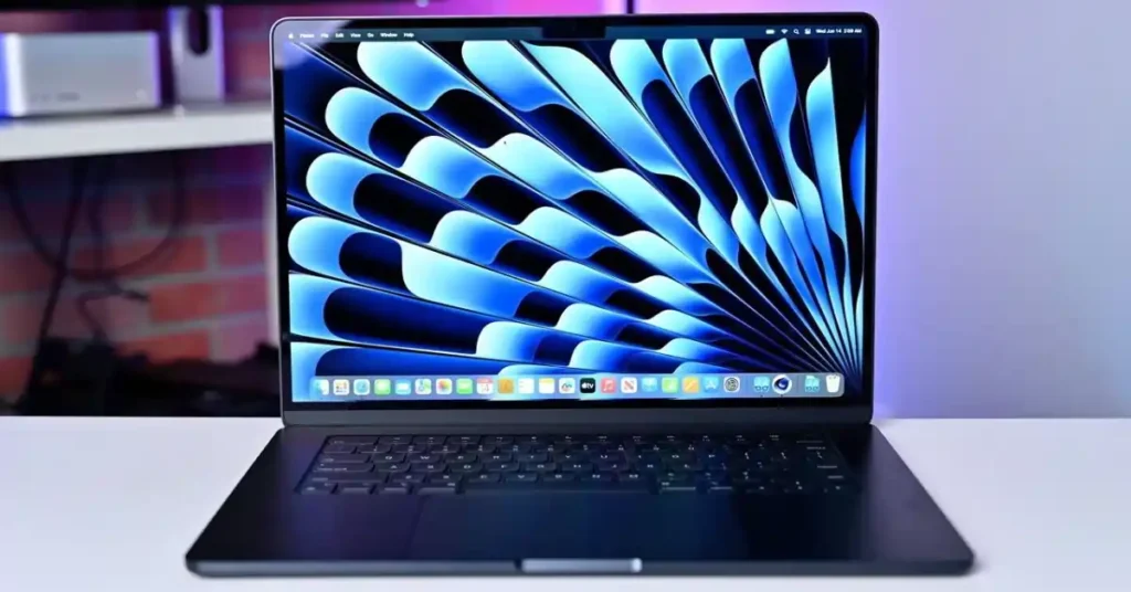 Apple MacBook Air M4 Apple MacBook Air M4 Gizmo Bull